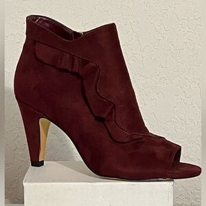 NWOB Bella Vita Nicolette II Burgundy Vampy Coquette Ankle Boots Women’s Size 8M